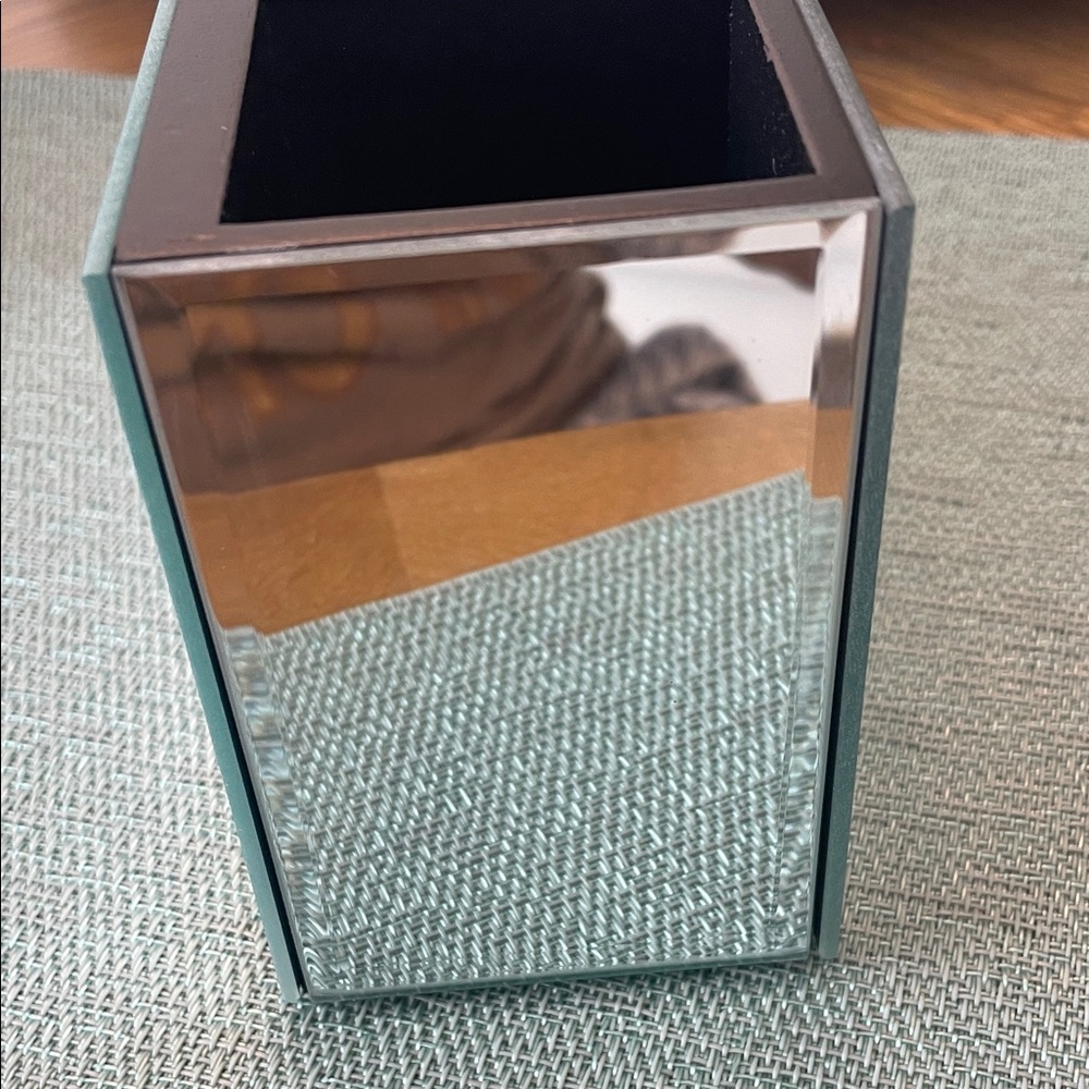 Sparkling Silver Organizer - Picture 2 of 7